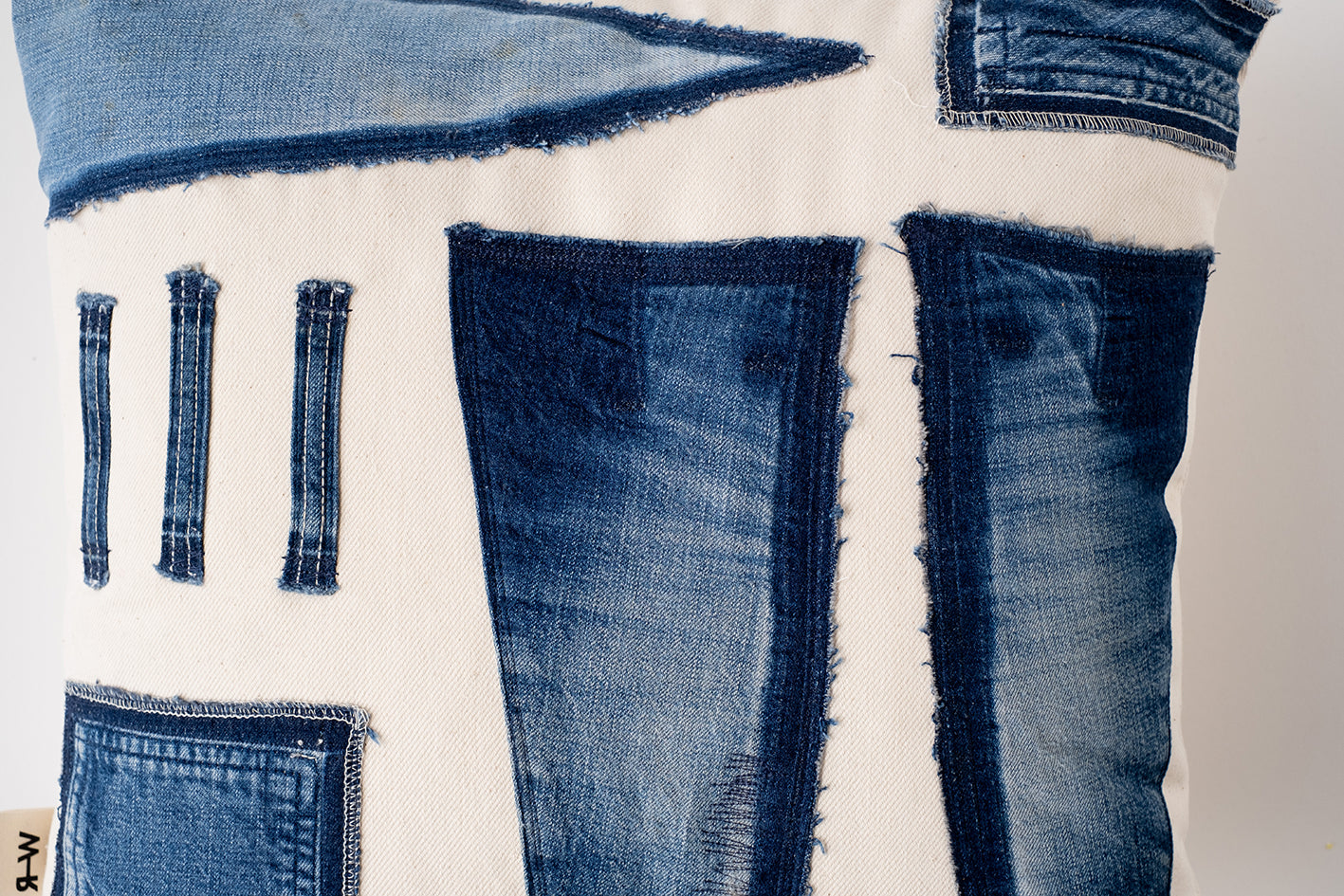 Panel design RW CUSHION<White>