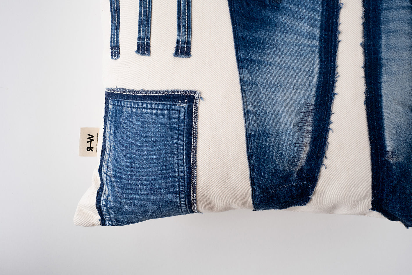 Panel design RW CUSHION<White>